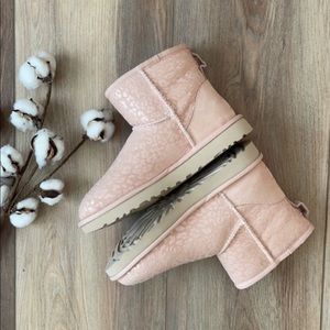 🌿UGG- CLASSIC MINI SNOW LEOPARD BOOTS🌿
